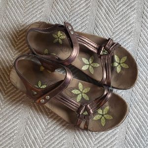 Abeo Sandals